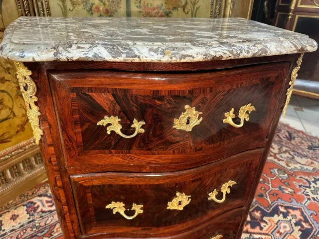 KOMMODE AUS DER LOUIS XV-ZEIT