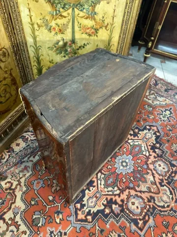 KOMMODE AUS DER LOUIS XV-ZEIT