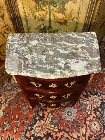 KOMMODE AUS DER LOUIS XV-ZEIT
