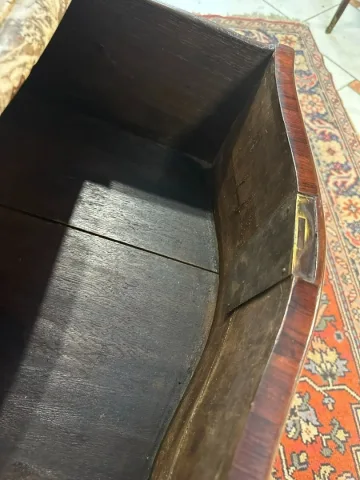 KOMMODE AUS DER LOUIS XV-ZEIT