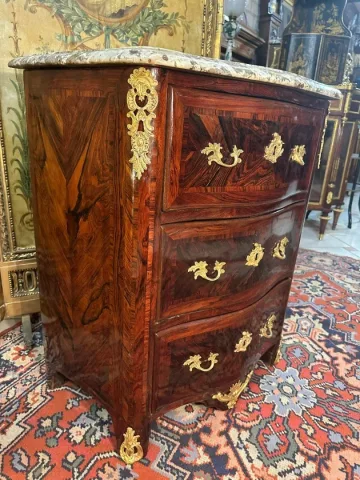 KOMMODE AUS DER LOUIS XV-ZEIT