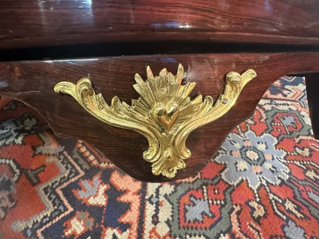 KOMMODE AUS DER LOUIS XV-ZEIT