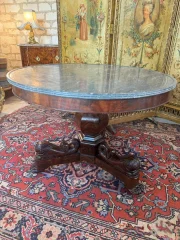 Tisch im französischen Empire-Stil