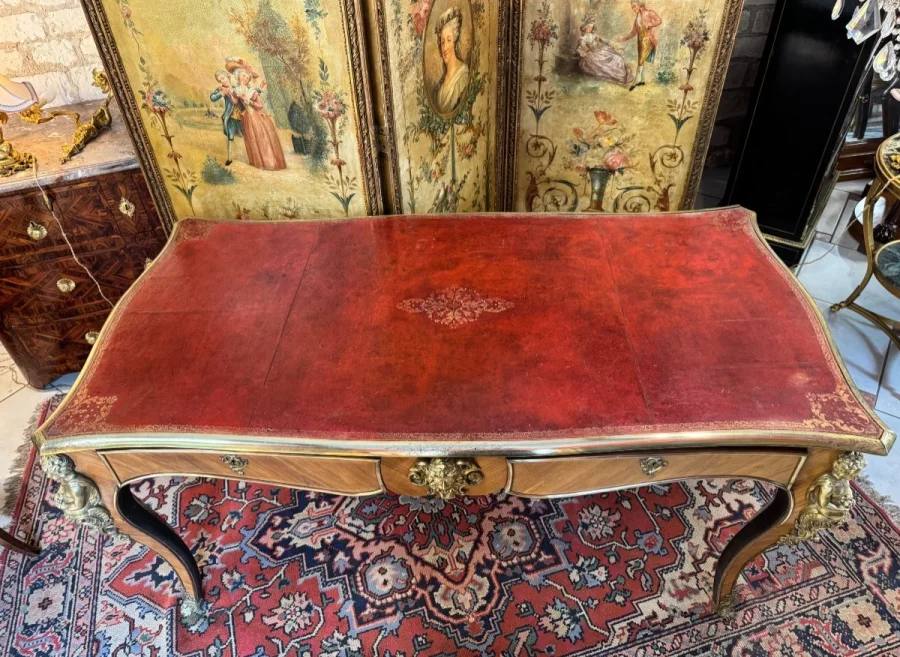 BUREAU PLAT DE STYLE LOUIS XV