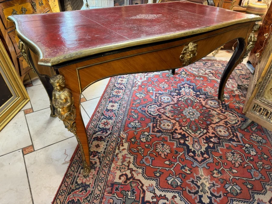 BUREAU PLAT DE STYLE LOUIS XV