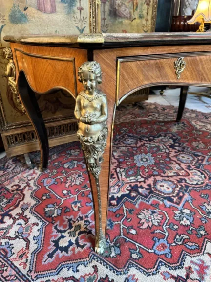 BUREAU PLAT DE STYLE LOUIS XV