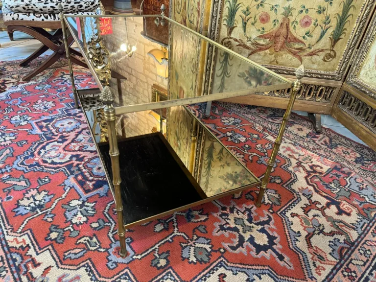 TABLE BASSE EN VERRE EGLOMISE