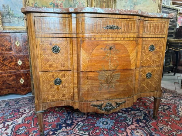 COMMODE A RESSAUT CENTRAL
