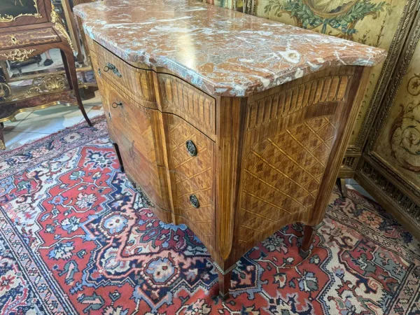COMMODE A RESSAUT CENTRAL