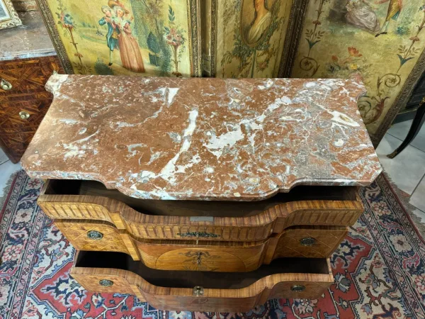 COMMODE A RESSAUT CENTRAL