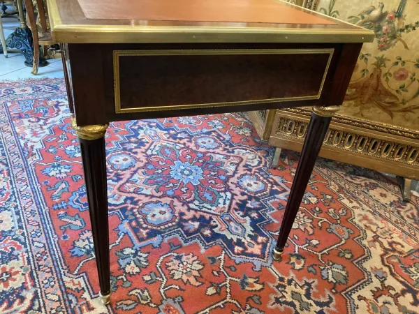 BUREAU PLAT TOUTES FACES DE STYLE LOUS XVI