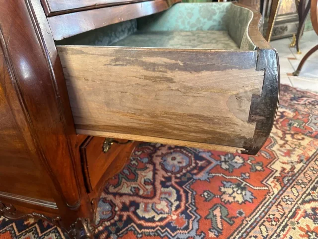 COMMODE TOMBEAU DITE DE PORT, 18ème siècle
