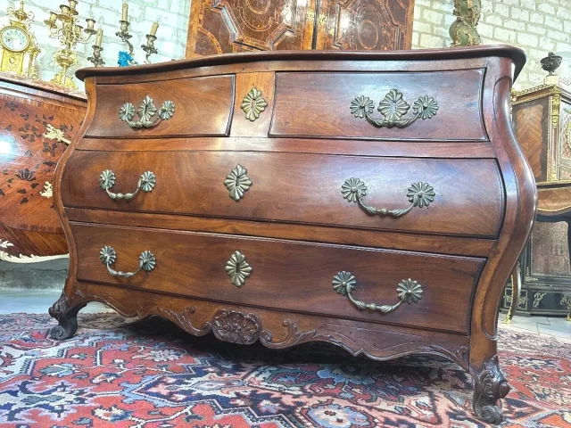 COMMODE TOMBEAU DITE DE PORT, 18ème siècle