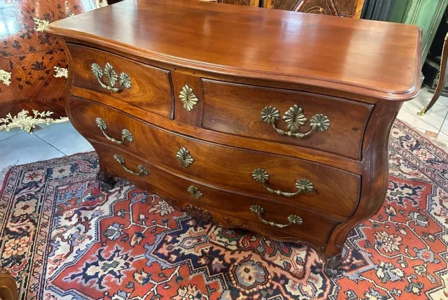COMMODE TOMBEAU DITE DE PORT, 18ème siècle