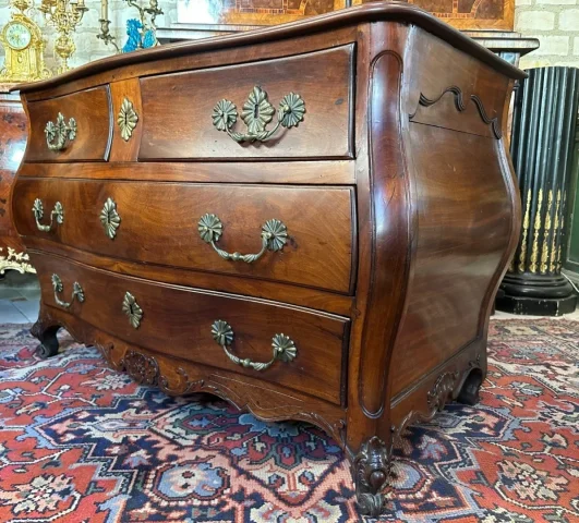 COMMODE TOMBEAU DITE DE PORT, 18ème siècle