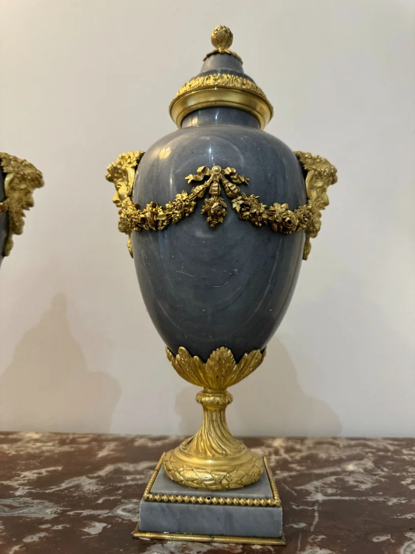 PAIR OF CASSOLETTES