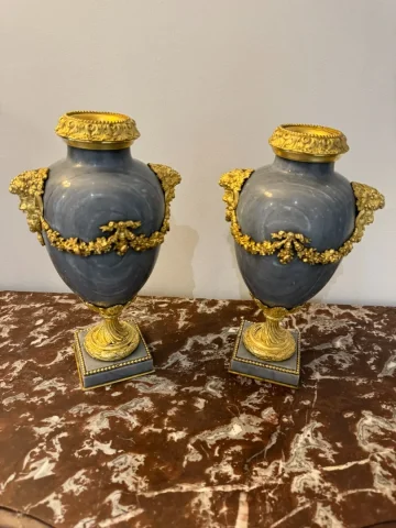 PAIRE DE CASSOLETTES TETES DE FAUNE STYLE LOUIS XVI