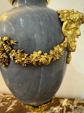 PAIRE DE CASSOLETTES TETES DE FAUNE STYLE LOUIS XVI