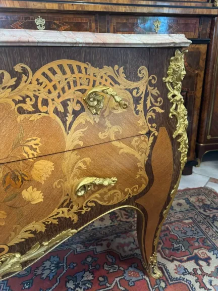 KOMMODE IM LOUIS XV-STIL