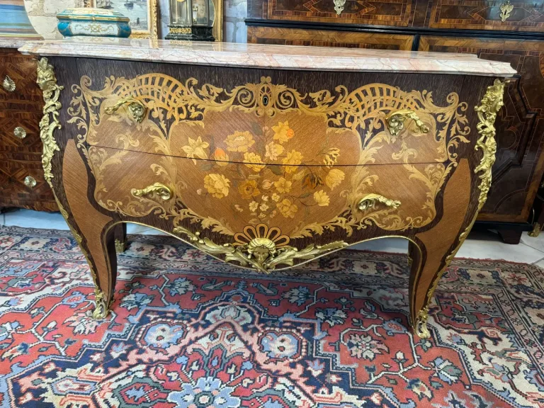 KOMMODE IM LOUIS XV-STIL