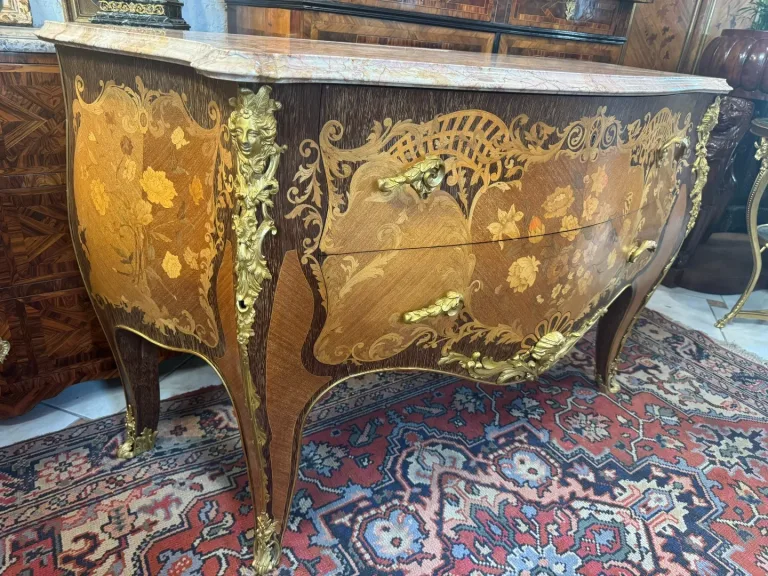 KOMMODE IM LOUIS XV-STIL