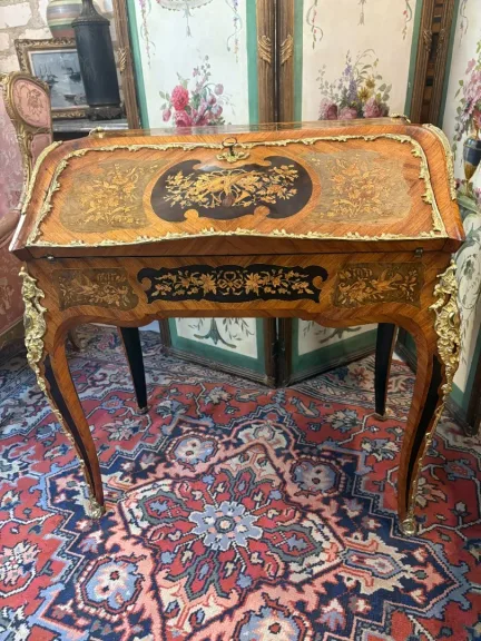 Schreibtisch aus der Napoleon-III-Periode