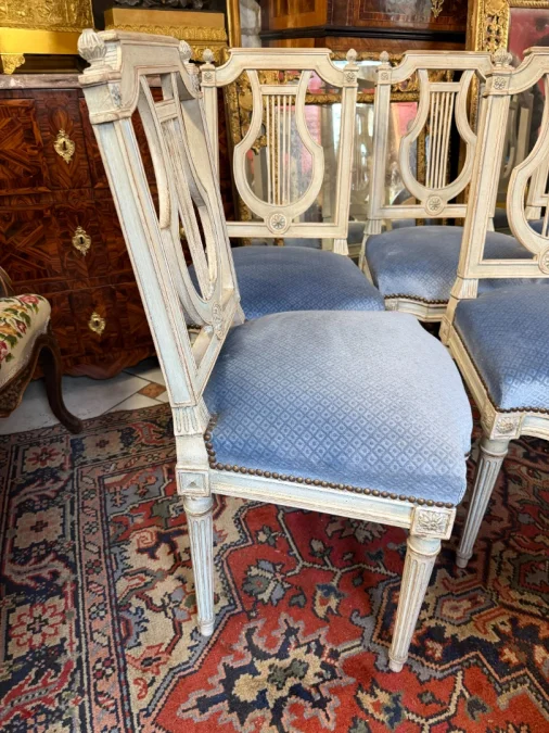 STÜHLE IM LOUIS XVI-STIL
