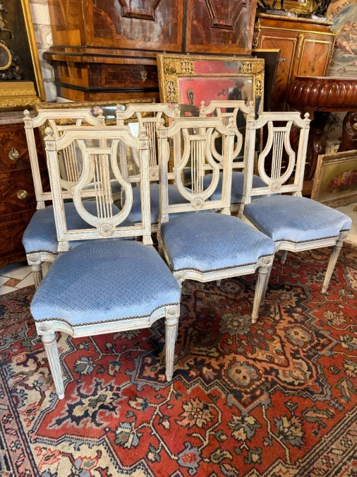 STÜHLE IM LOUIS XVI-STIL