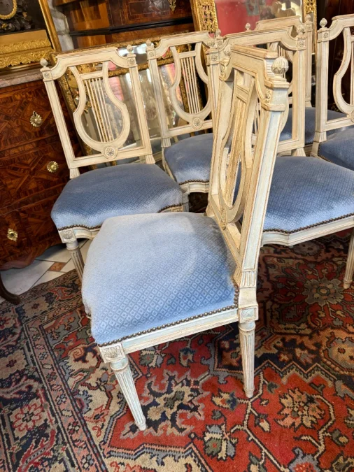 STÜHLE IM LOUIS XVI-STIL