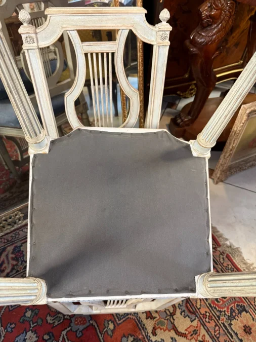 STÜHLE IM LOUIS XVI-STIL