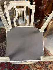 STÜHLE IM LOUIS XVI-STIL