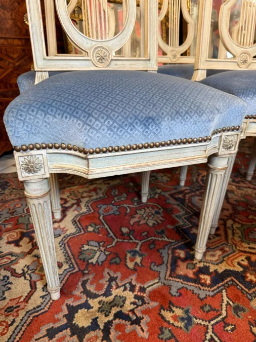 STÜHLE IM LOUIS XVI-STIL