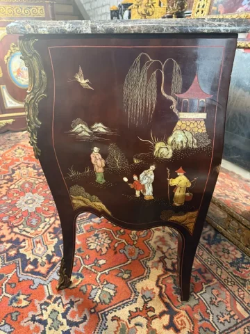 COMMODE EN LAQUE DE CHINE DE STYLE LOUIS XV