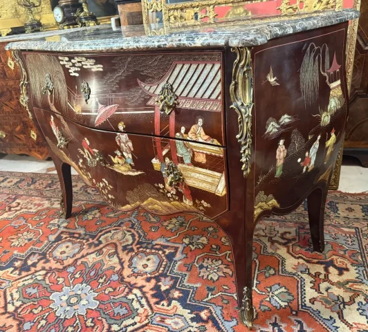 COMMODE EN LAQUE DE CHINE DE STYLE LOUIS XV