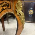 TABLE DE MILIEU DE FORME VIOLONNEE NAPOLEON III EN MARQUETERIE