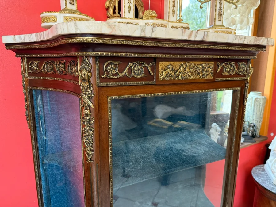 ВИТРИНА ПЕРИОДА НАПОЛЕОНА III