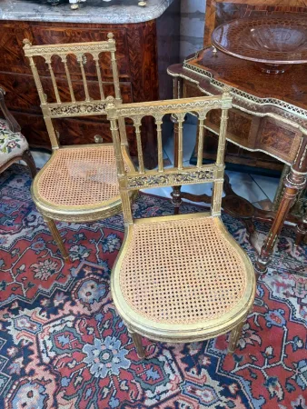 PAIRE DE CHAISES DOREES LOUIS XVI