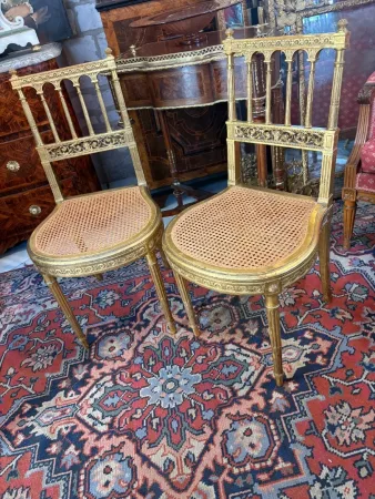 PAIRE DE CHAISES DOREES LOUIS XVI