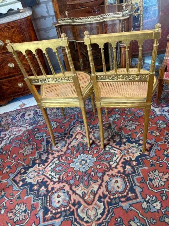 PAIRE DE CHAISES DOREES LOUIS XVI