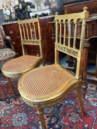 PAIRE DE CHAISES DOREES LOUIS XVI
