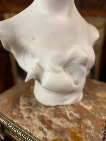 MARMEREN BUST gesigneerd VALENTIN