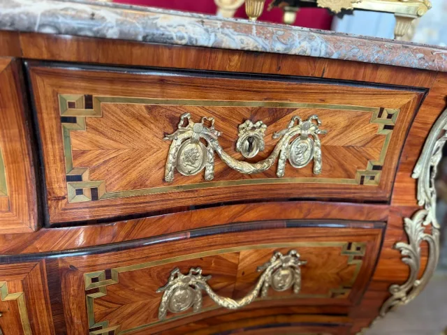 LOUIS XV-PERIODE COMMODE