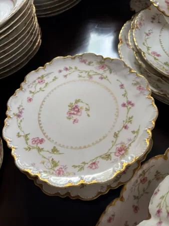 SERVICE DE TABLE HAVILAND FRANCE 74 PIECES