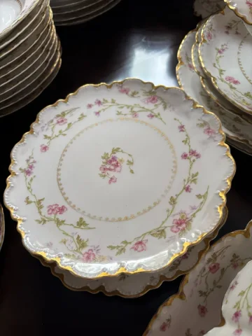 SERVICE DE TABLE HAVILAND FRANCE 74 PIECES