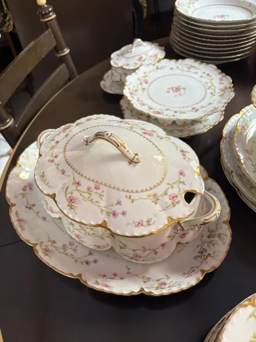 SERVICE DE TABLE HAVILAND FRANCE 74 PIECES
