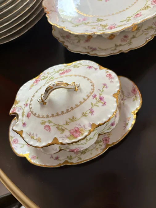 SERVICE DE TABLE HAVILAND FRANCE 74 PIECES