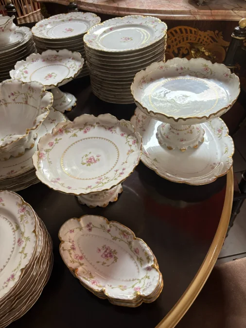 SERVICE DE TABLE HAVILAND FRANCE 74 PIECES