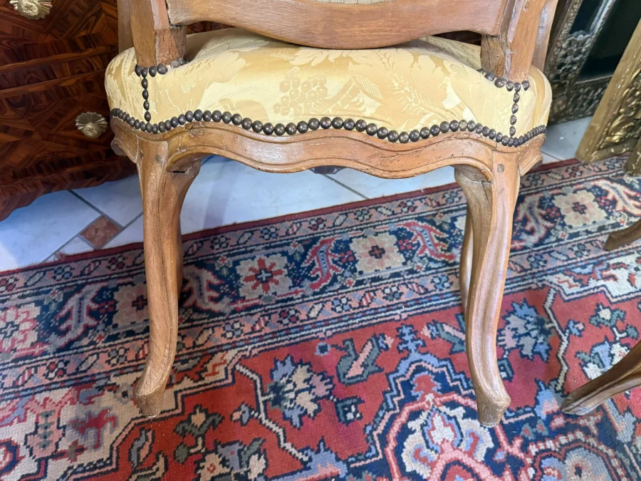 PAREJA DE SILLONES DE LA ÉPOCA LUIS XV