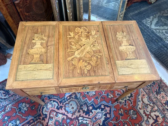 COIFFEUSE EN MARQUETERIE LOUIS XVI - 18ème