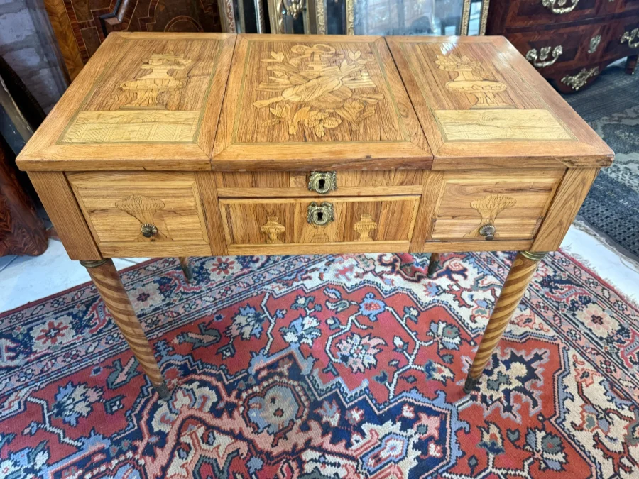 COIFFEUSE EN MARQUETERIE LOUIS XVI - 18ème